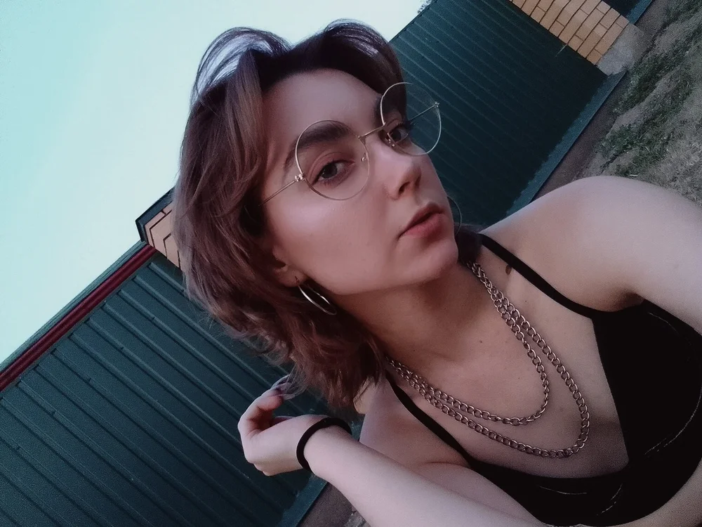 ArielXRousesss' Offline XXX Chat