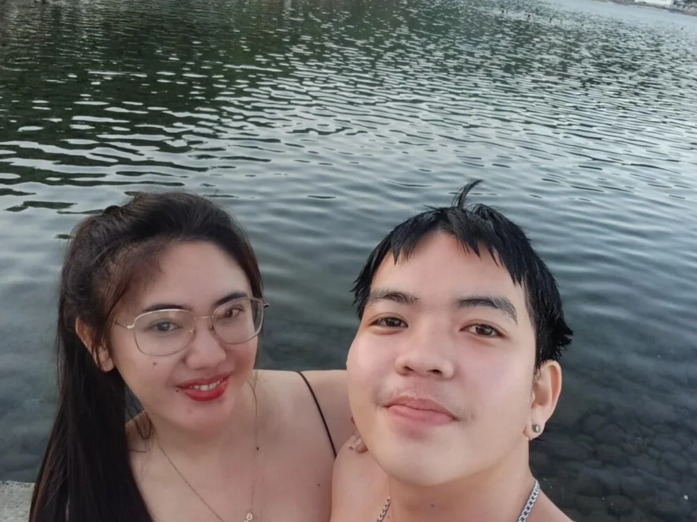 HornyCoupleCum 離線 XXX 聊天