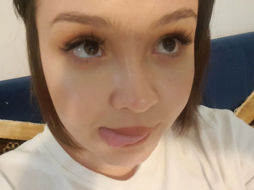selena_4's Offline Chat Room
