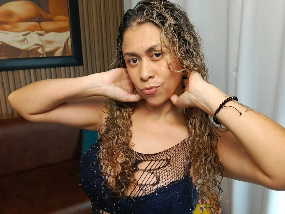 IsaTaylor_te's Offline Chat Room