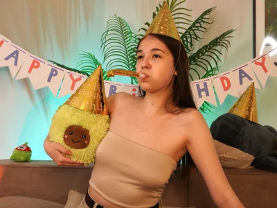 Leela_sun Female Smallaudience Webcam Adult