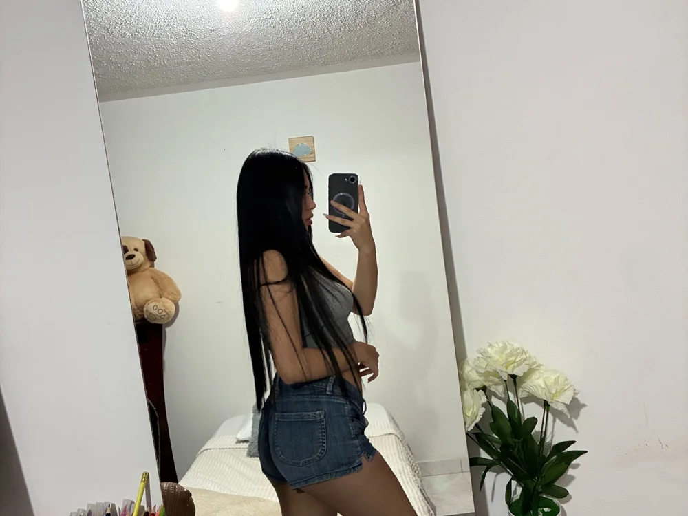 scarlet_rouse69's Offline XXX Chat