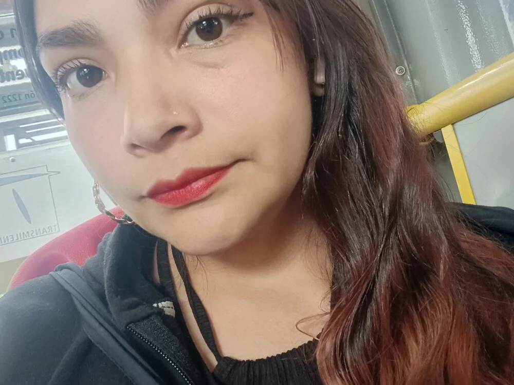 12Angelita12's Offline XXX Chat