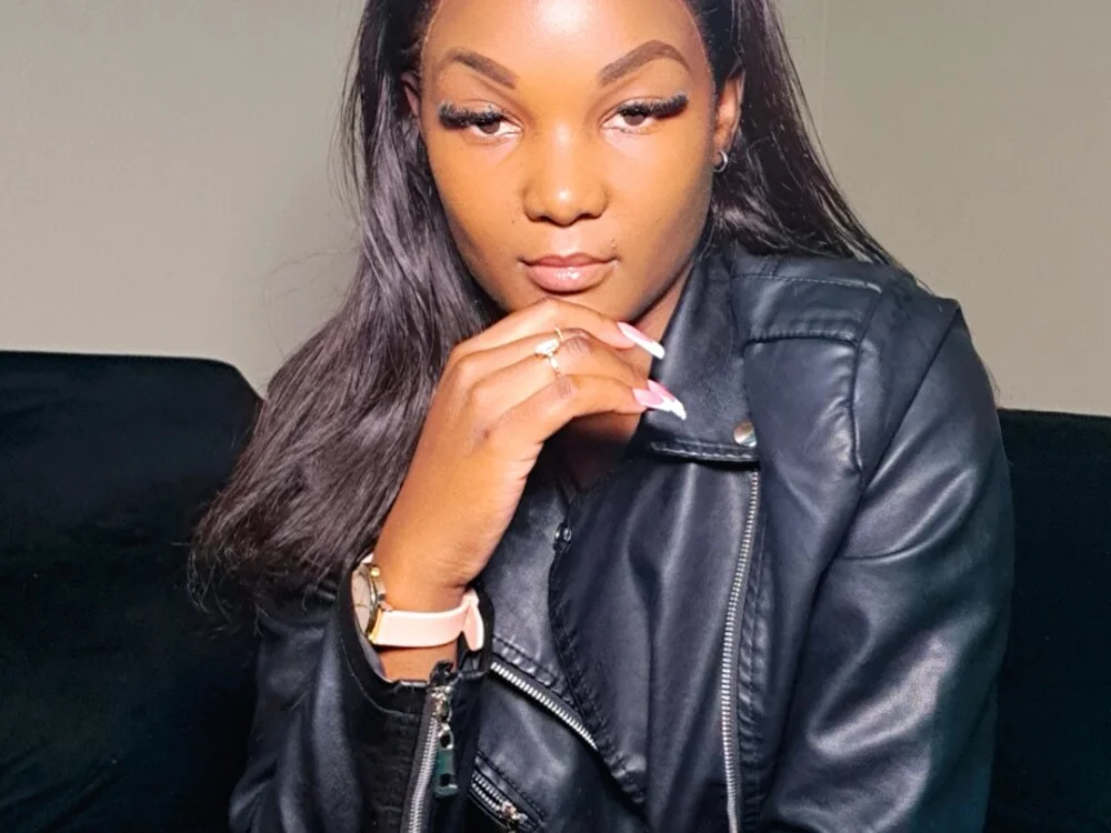 CiCi06 অফলাইন XXX চ্যাট