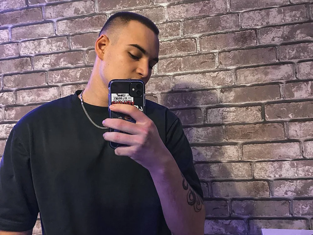 Jose_Youngs_'s Offline XXX Chat