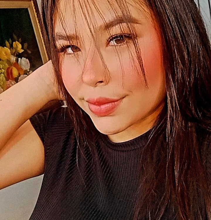 Ella_17_ offline chatrum