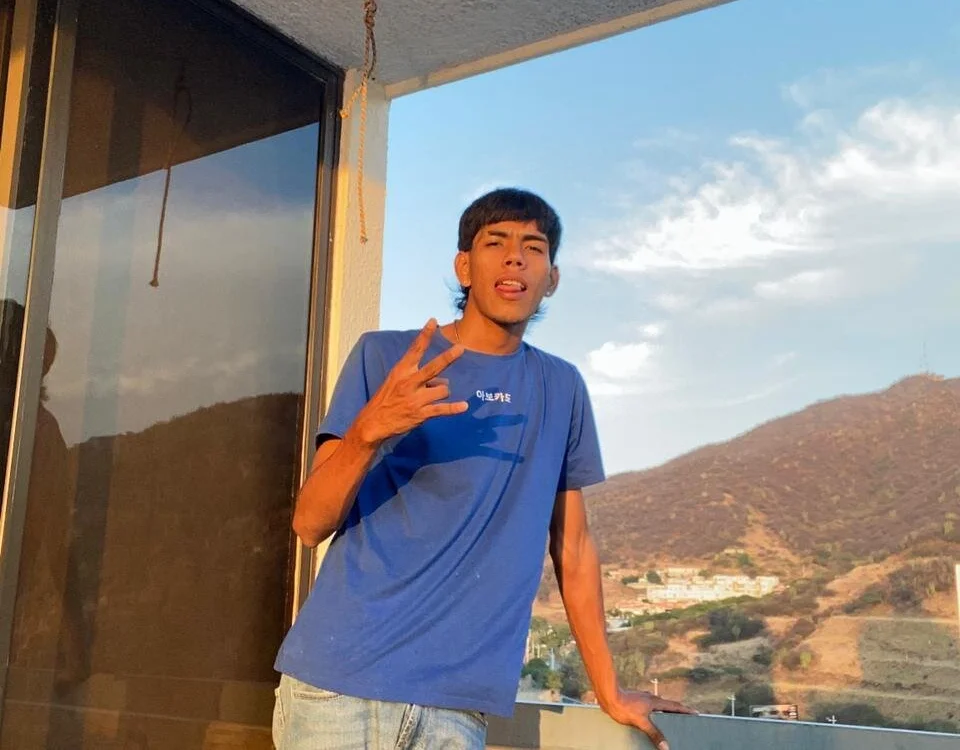 Morenosex-001 cam model