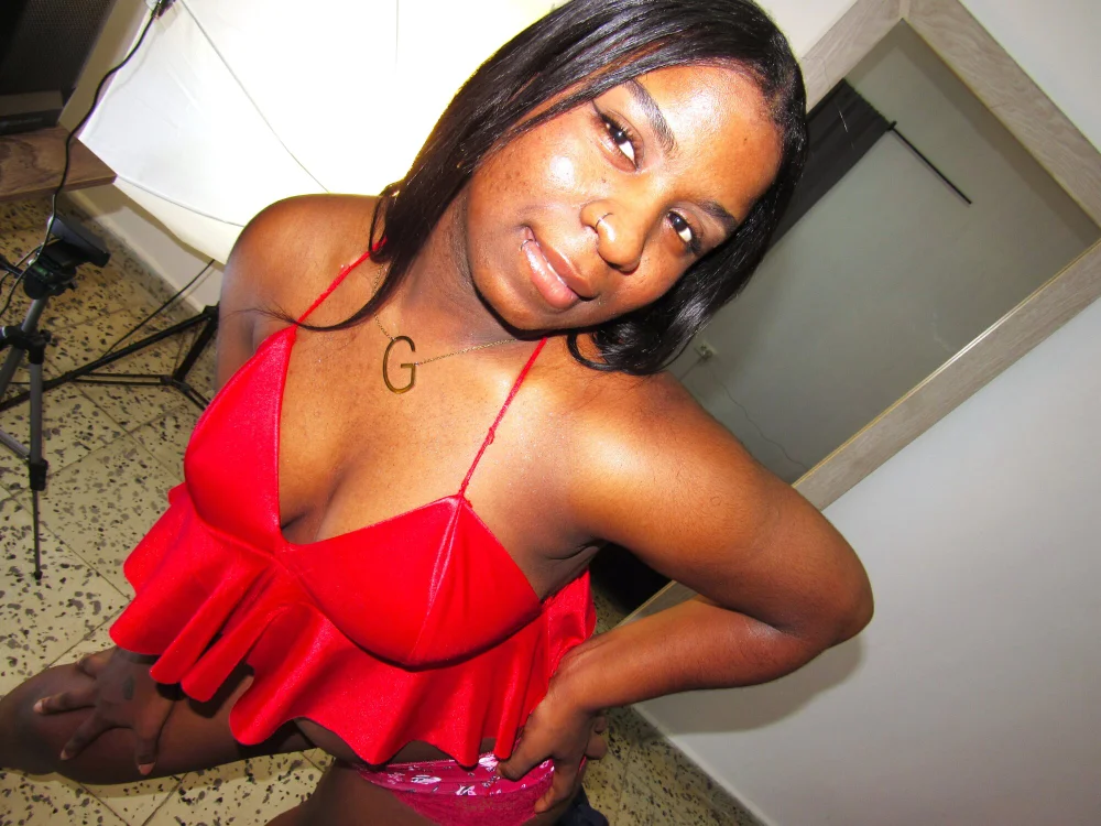 Gigii18 Offline XXX-Chat