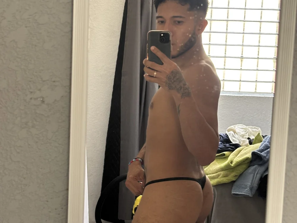 Moreno213t's Offline Chat Room
