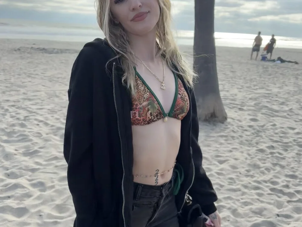 xoxooloveee's Offline XXX Chat