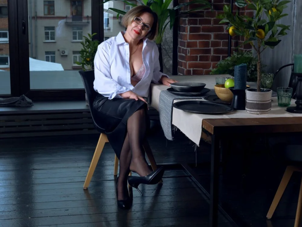 mysteryvikki Adlı Modelin Çevrimdışı XXX Sohbeti