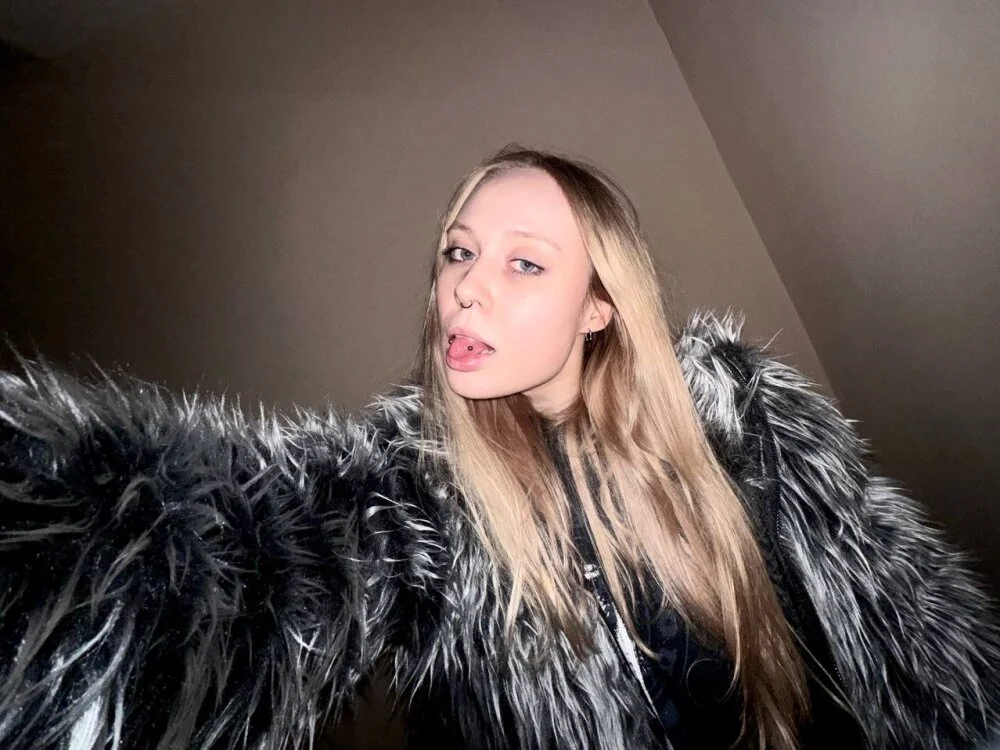 s1lvercherub Offline XXX Chat