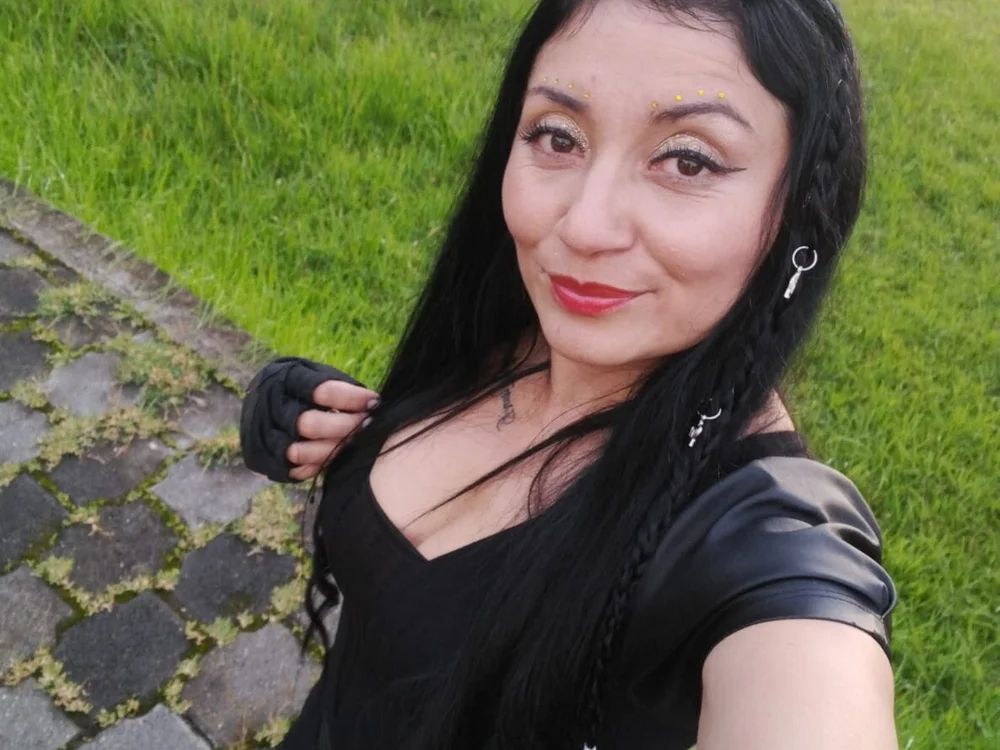 amelia_milf35's Offline XXX Chat