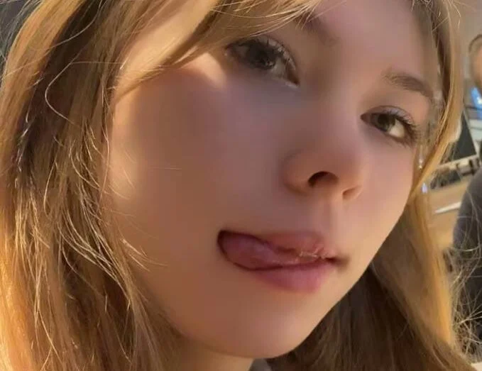 LindyUnderkoffler's Offline XXX Chat