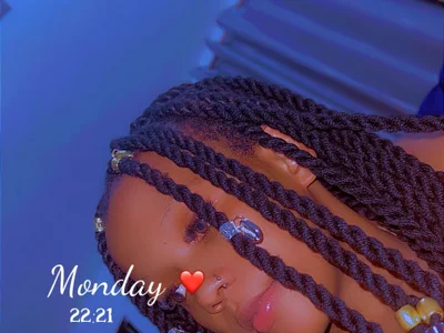 L_cutee Female Ebony Cam Striptease