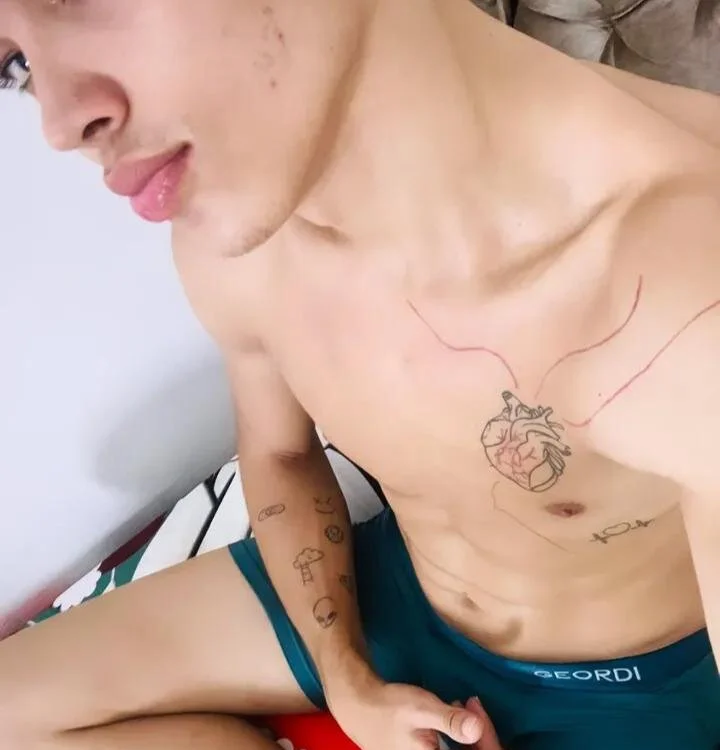 Chat +18 off-line de Enyer_twin1