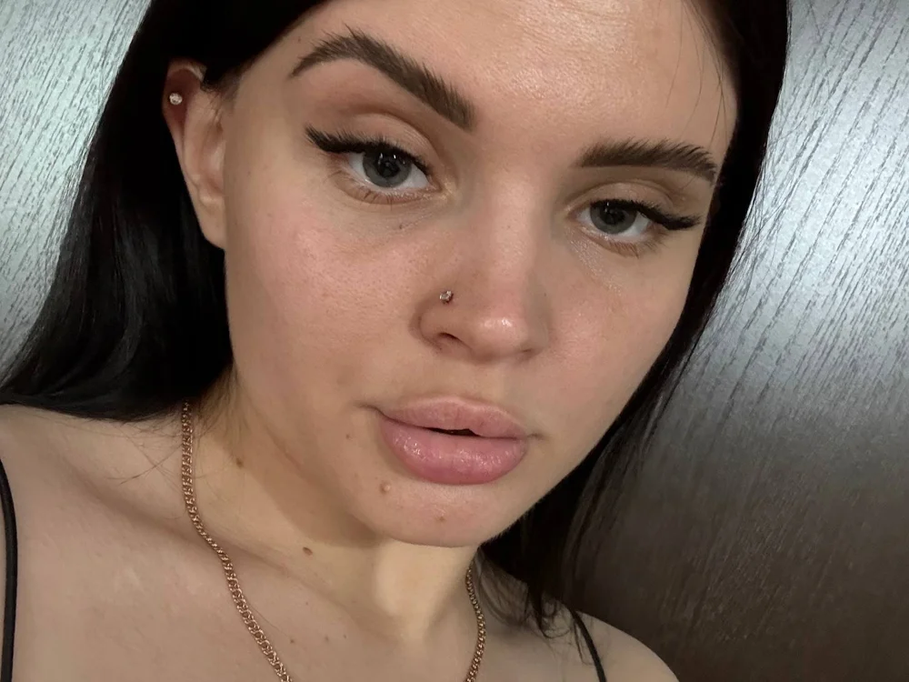 Lilith_Frost Offline XXX-Chat