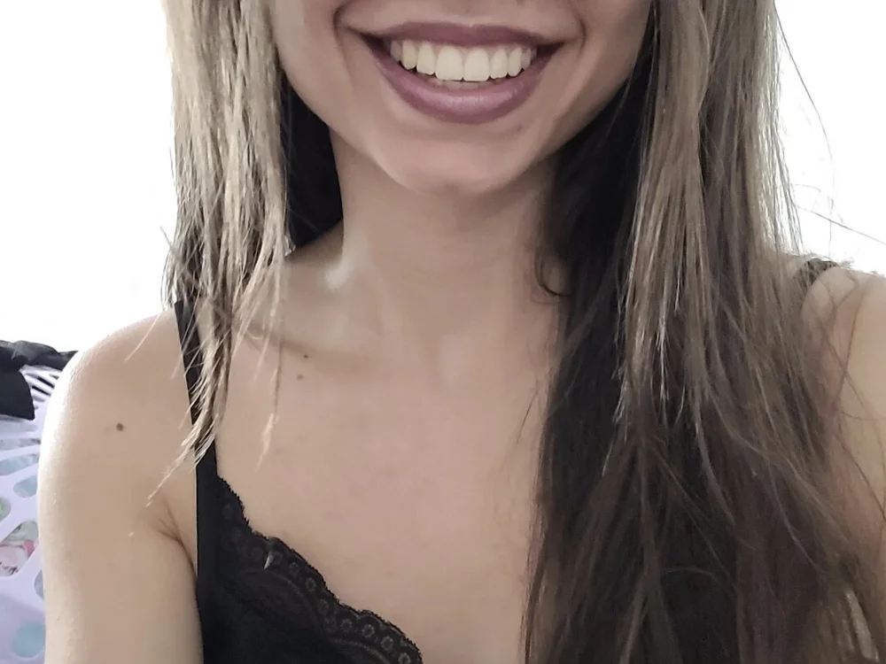 Vicky25Baby's Offline Chat Room