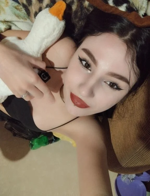 SimonaRay's Offline Chat Room