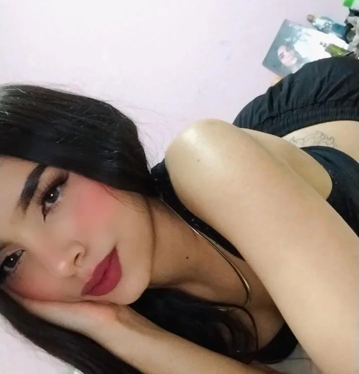 eimi_rosse18's Offline XXX Chat