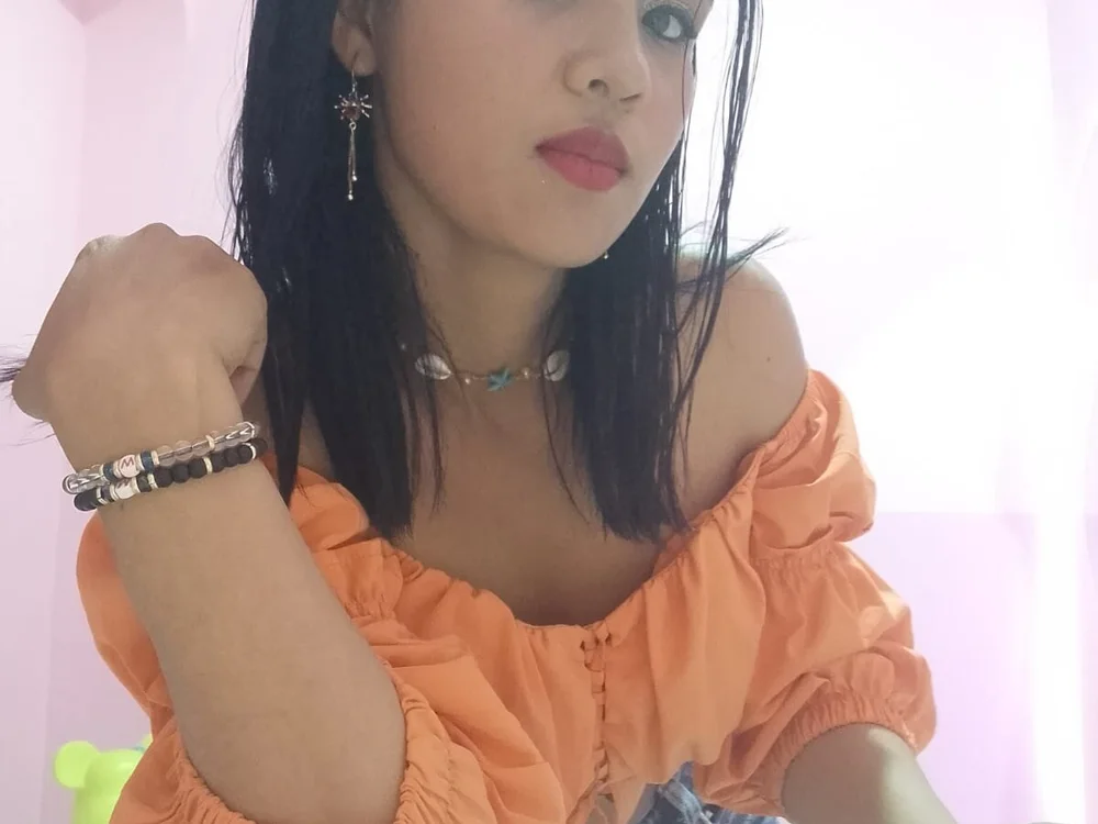 Nicollee_t offline chatrum