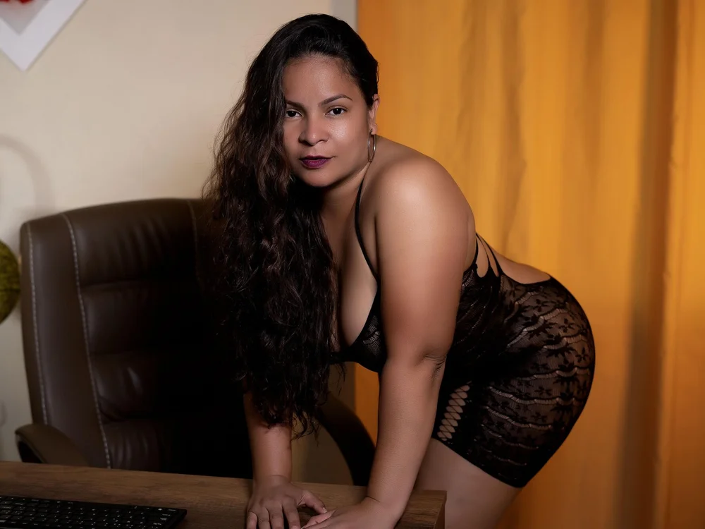 cathaarizti8 Offline XXX-Chat