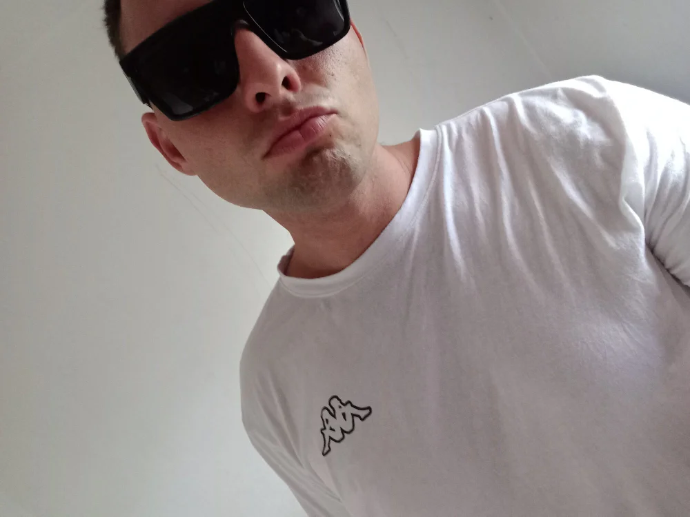 xxxtonios' Offline Chat Room