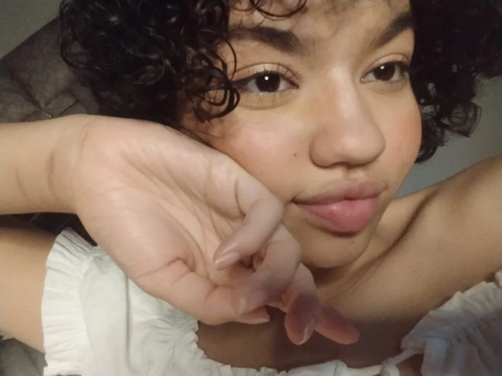 Chatroom XXX hors ligne de chloe_cortez