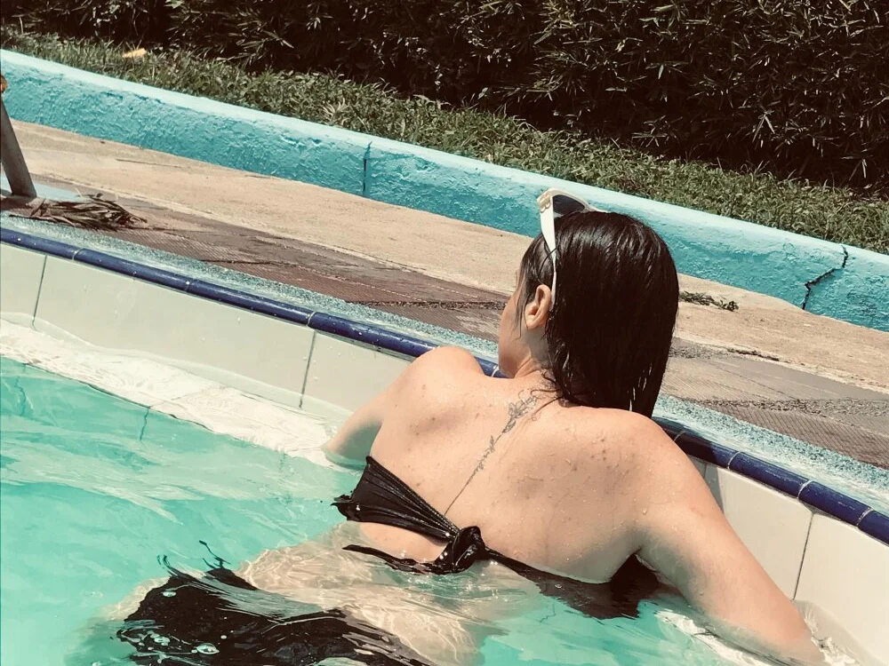 mia_sterling_'s Offline XXX Chat