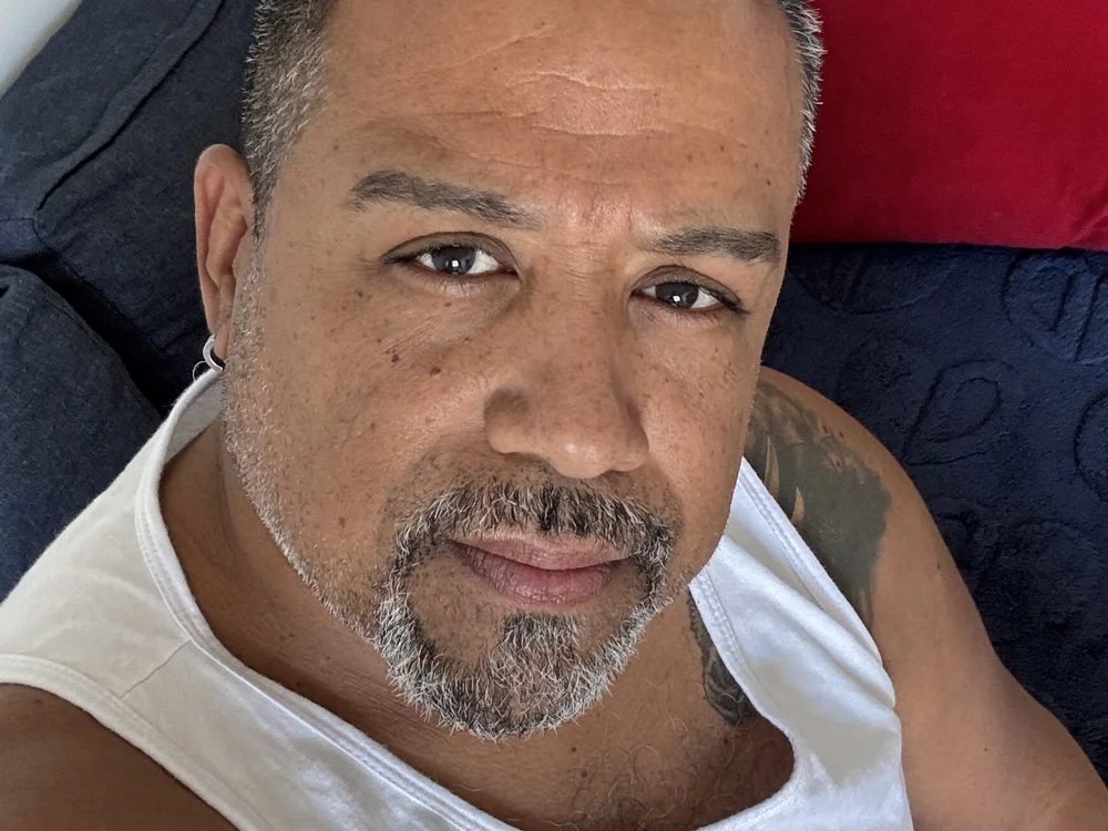 DADDYMASSEUR25's Offline Chat Room