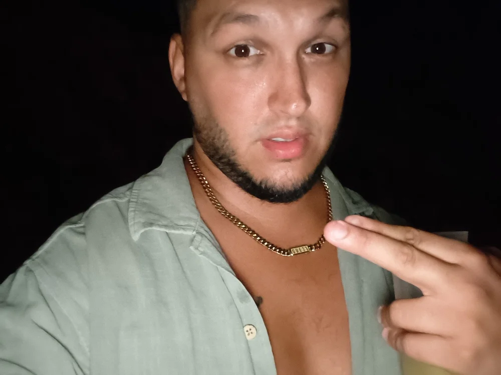 chicoguapocaliente's Offline XXX Chat