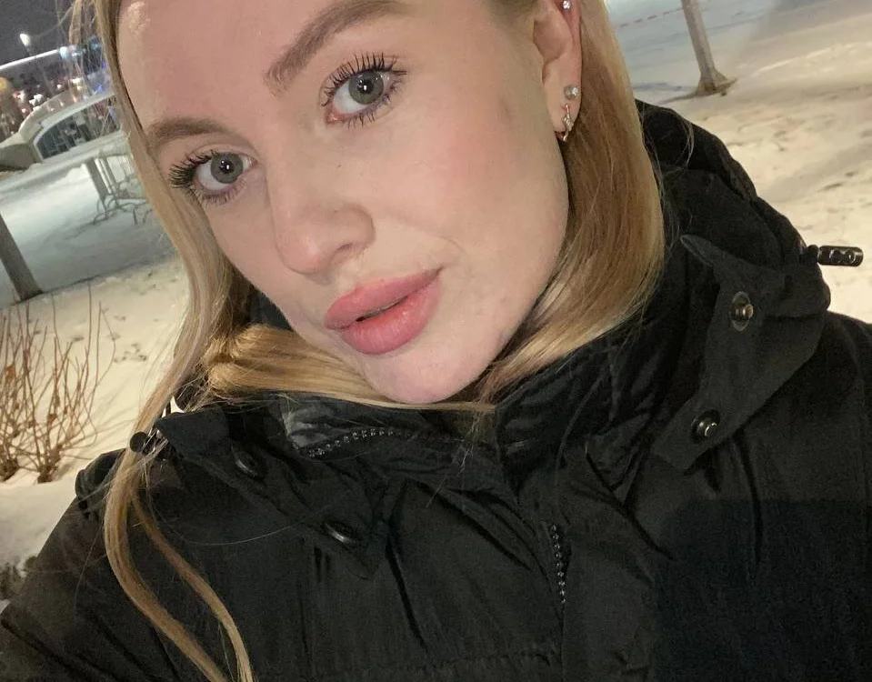 AzallandRoom Adlı Modelin Çevrimdışı XXX Sohbeti