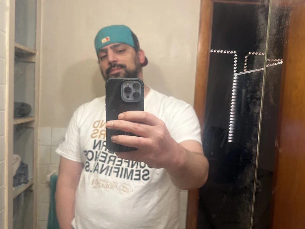 RockHard8806's Offline Chat Room
