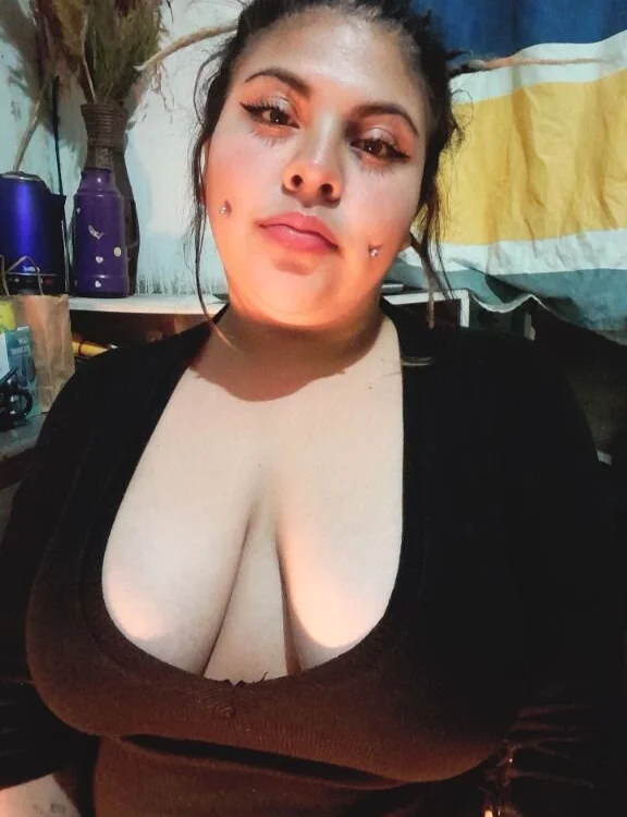 Angela-Lovee22 offline XXX-chatje
