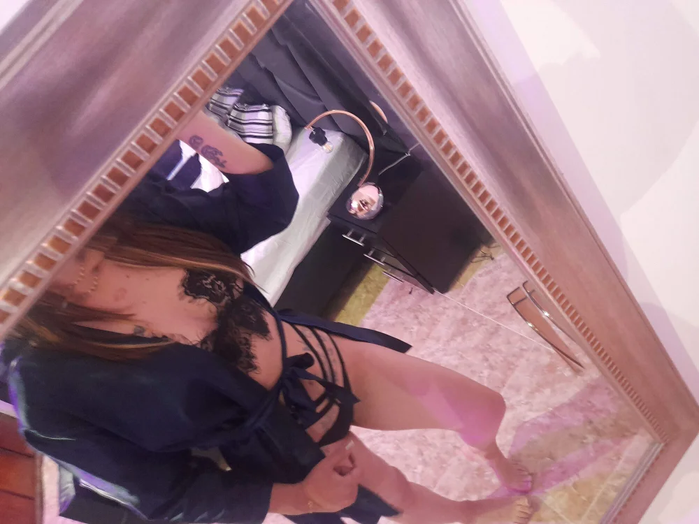 modelvalenci's Offline Chat Room