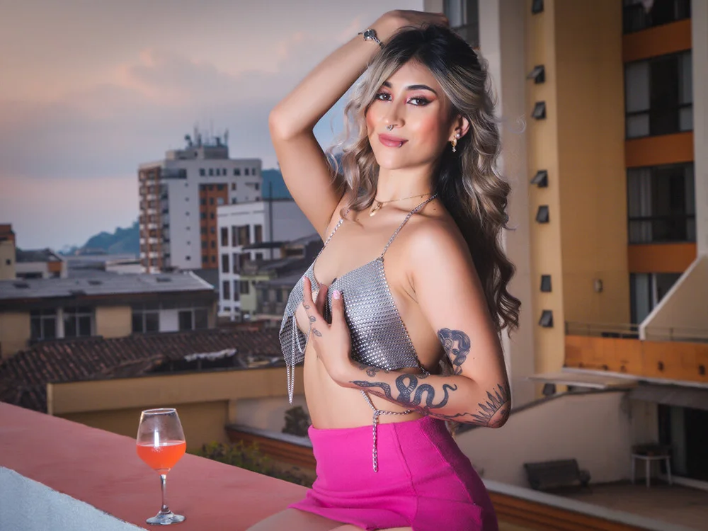 LucyJhonnsonn's Offline XXX Chat