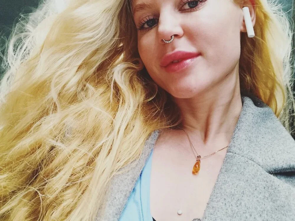 AngelikaBurn Chat XXX offline