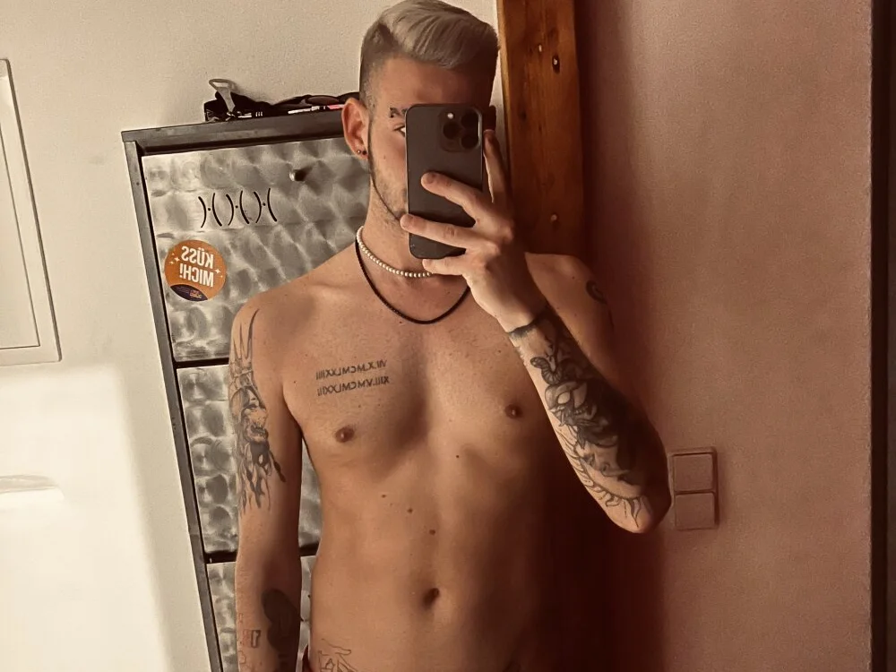 hotboyhorny69 offline XXX-chat