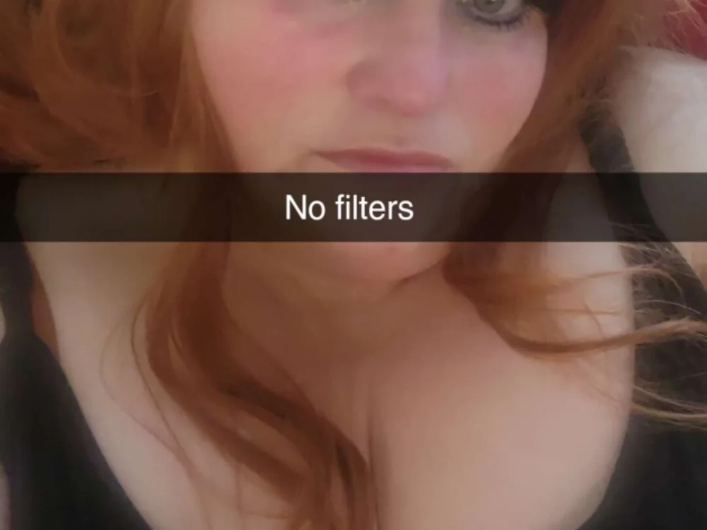 Hotlips78626's Offline Chat Room