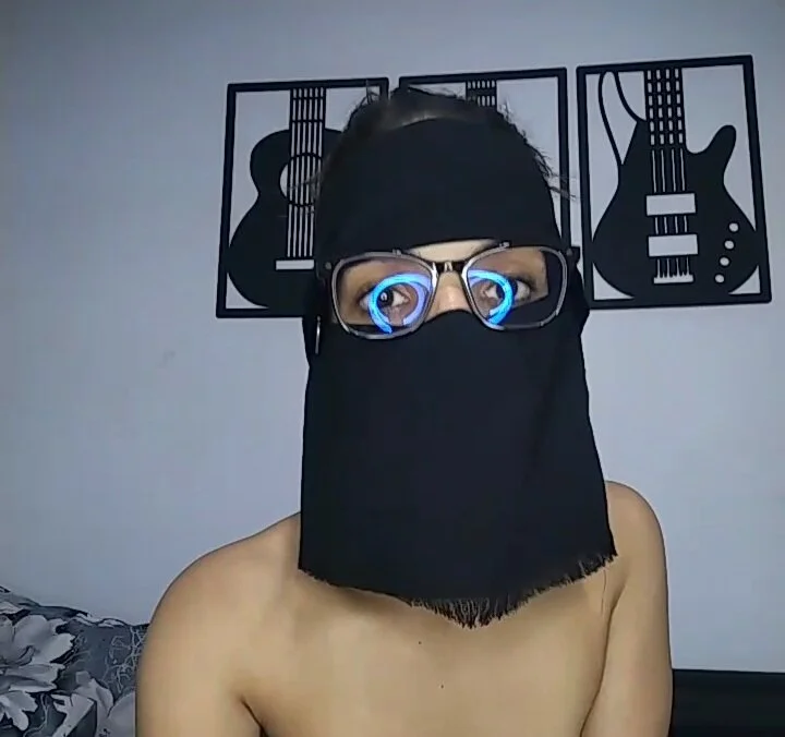XAMSTERLAYV Adlı Modelin Çevrimdışı XXX Sohbeti