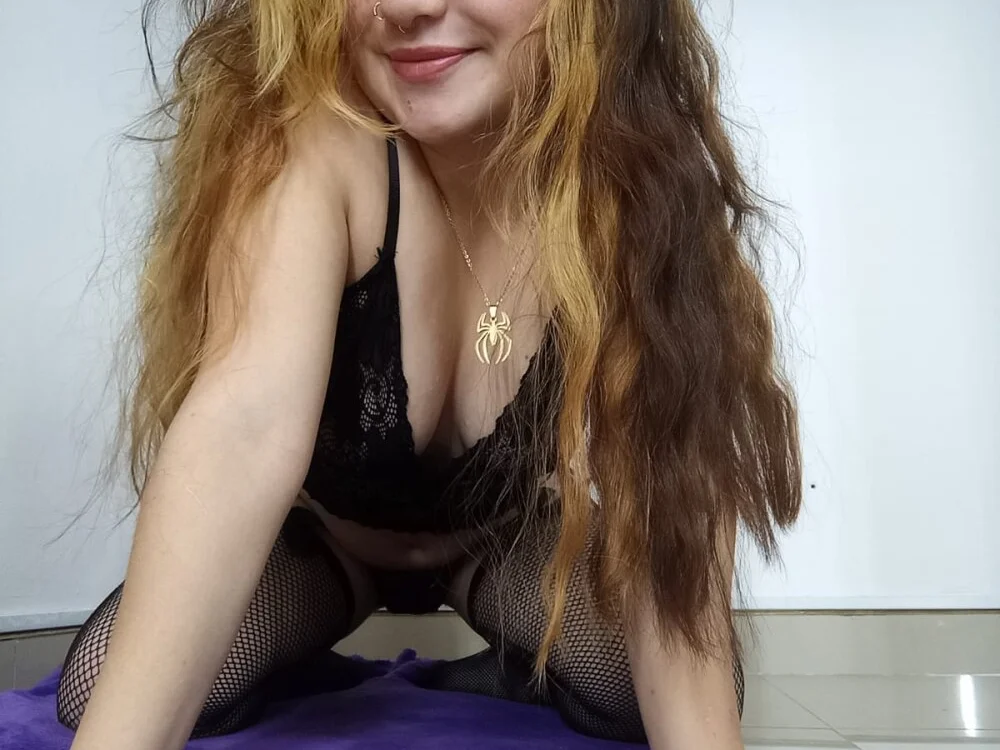 دردشة ann_bronw الجنسية دون اتصال