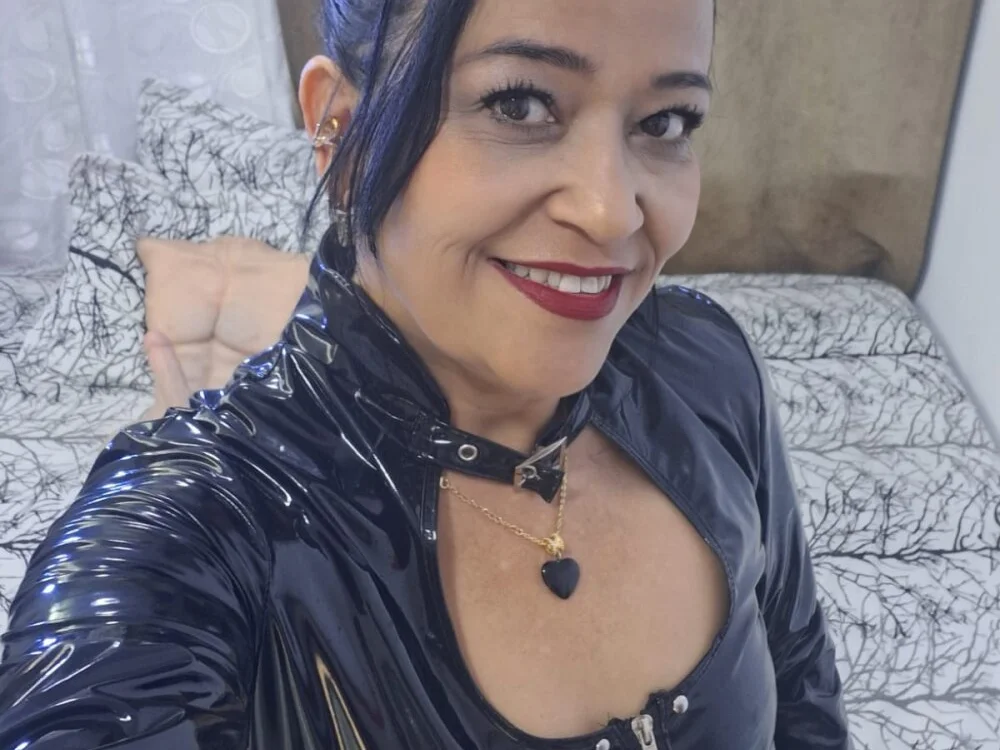 ChanelNylon Chat XXX in diretta