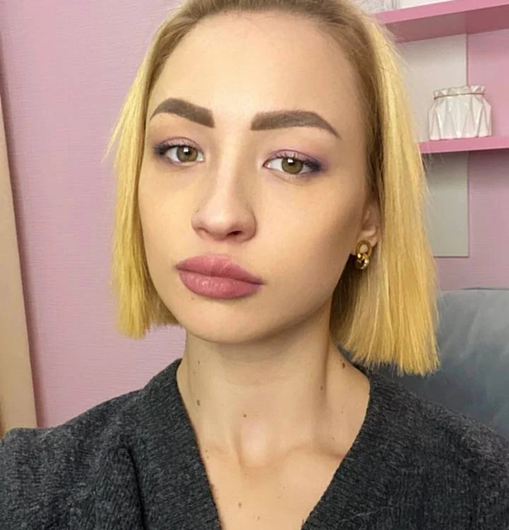 MirandaFoxi's Offline Chat Room