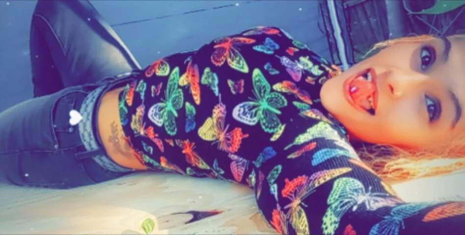 Lickmytattoos' Offline Chat Room
