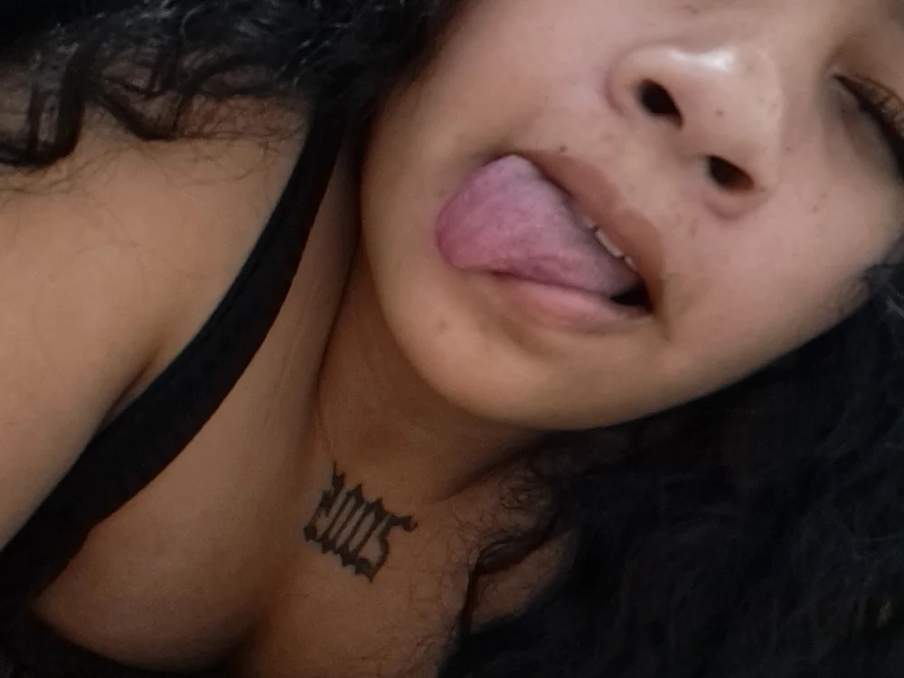 Alejandra_21's Offline XXX Chat