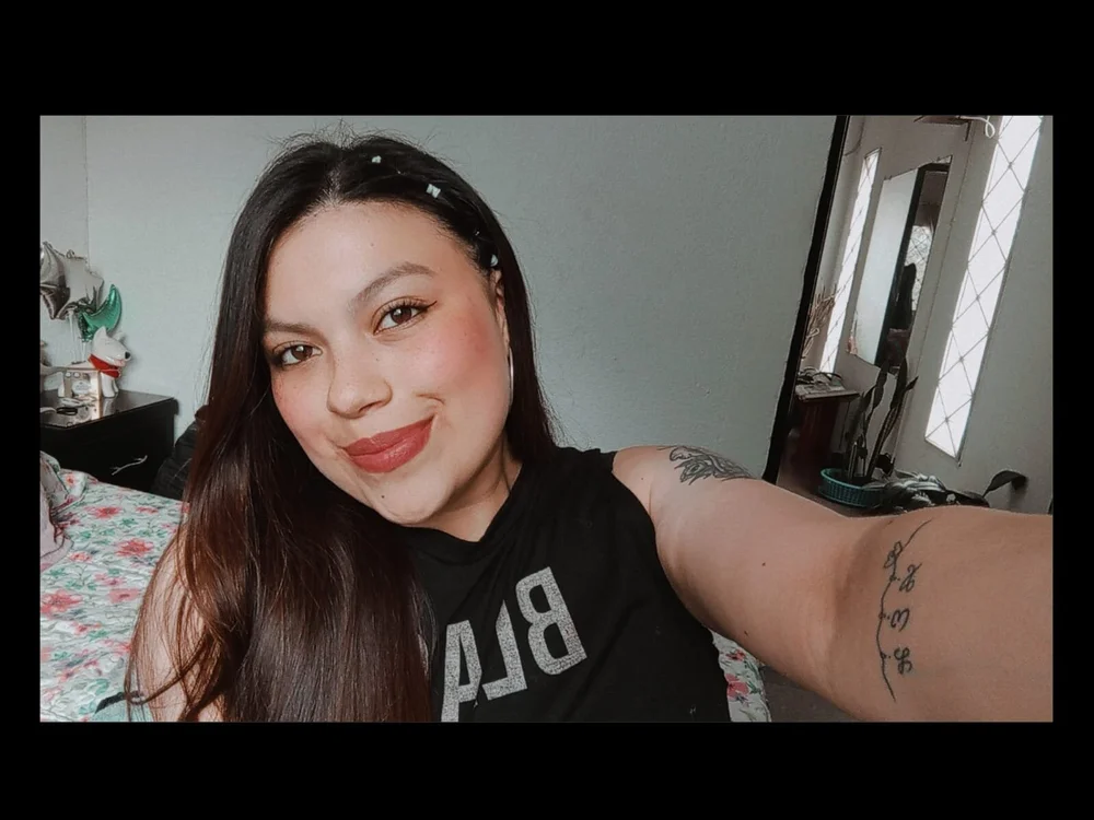 JulietaBlow's Offline Chat Room