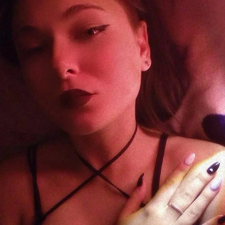 Chloe_Cherrys Chat XXX offline