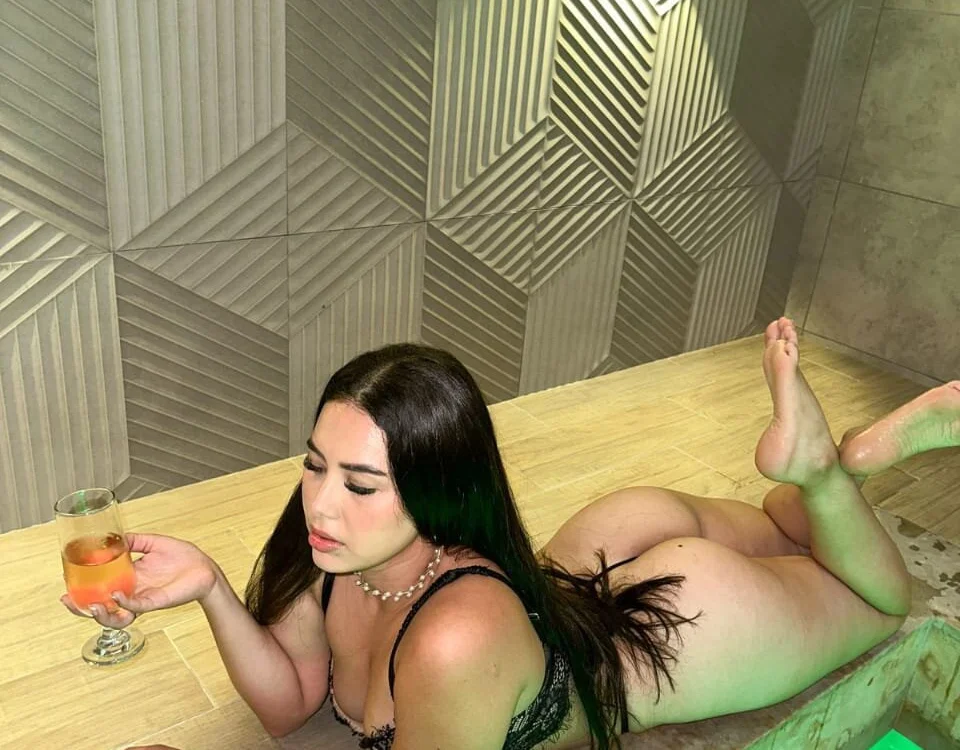 Emily_brown12's Offline Chat Room