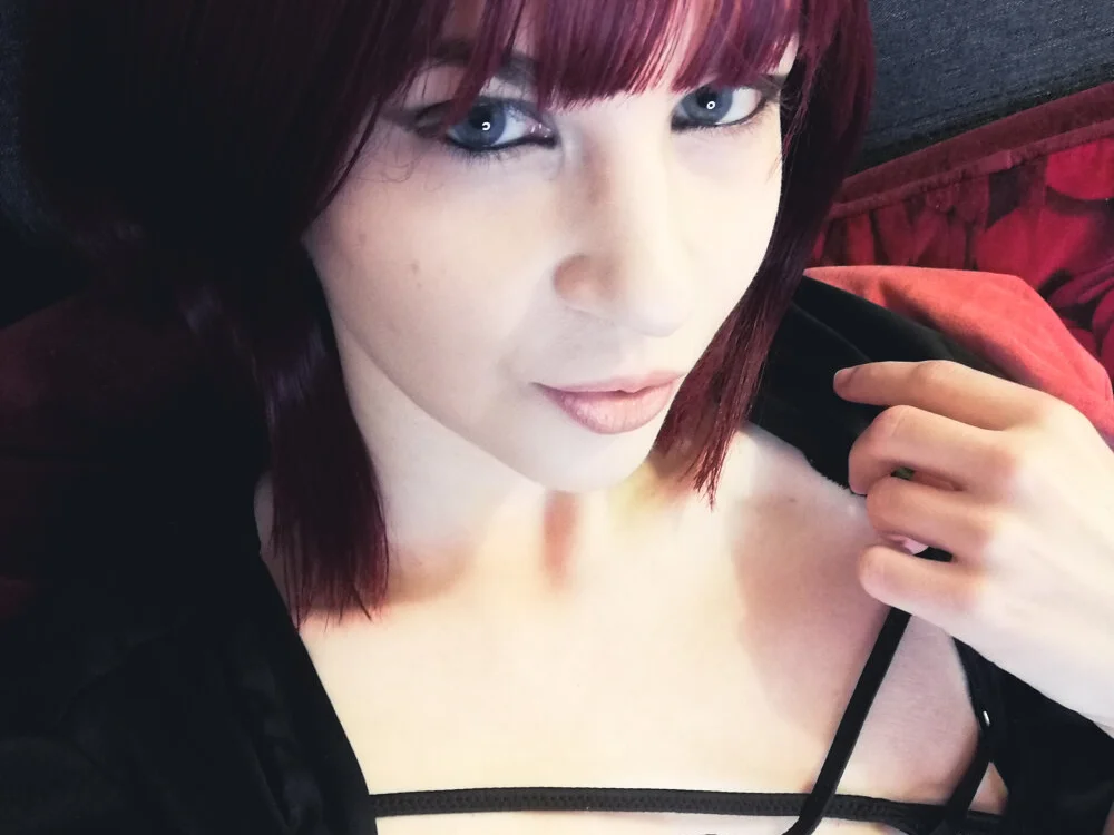 CrimsonDoll_xoxo Offline XXX-Chat