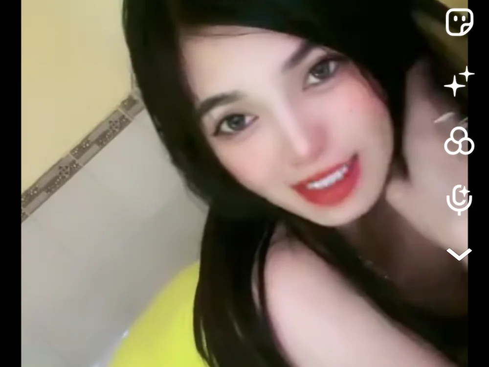 ginahuynh's Offline Chat Room
